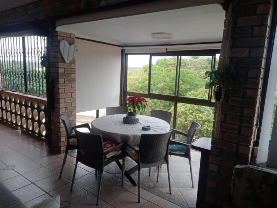 6 Bedroom Property for Sale in Paradise Beach Eastern Cape